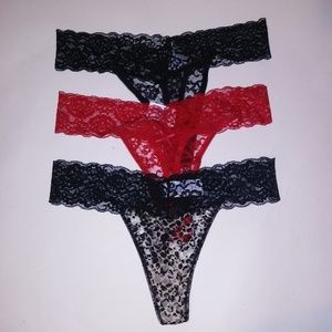 (3) Simply Styled Thongs